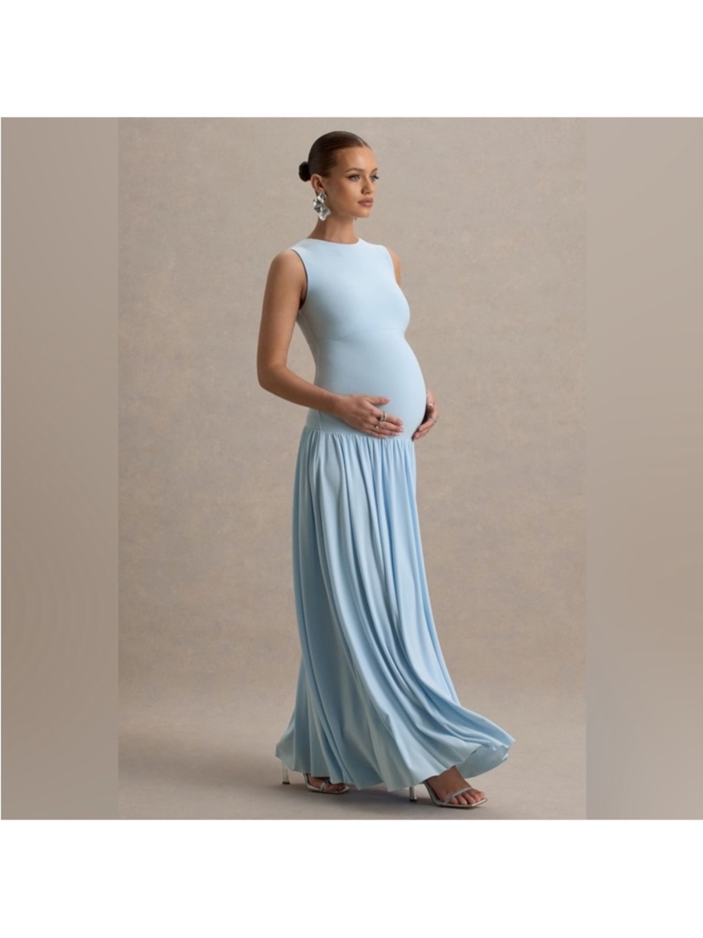 OUTLINE
Powder Blue Crew-Neck Maternity Maxi Dress With Pleated Skirt